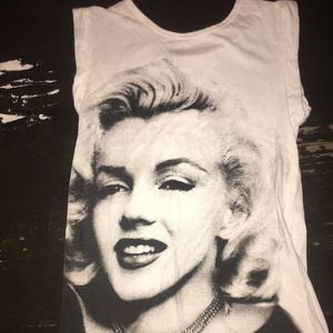 New Marilyn Monroe tee XS